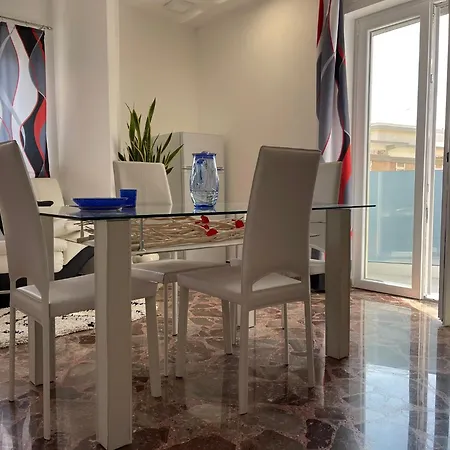 Domus Divina & Domus Elegans Fronte Mare Apartment *