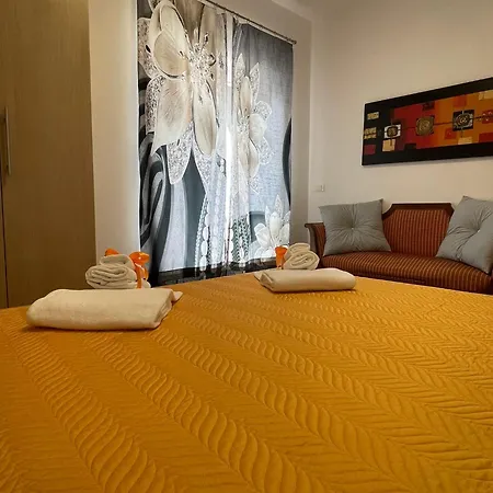Domus Divina & Domus Elegans Fronte Mare Apartment *