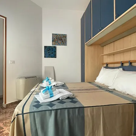 Domus Divina & Domus Elegans Fronte Mare Apartment *